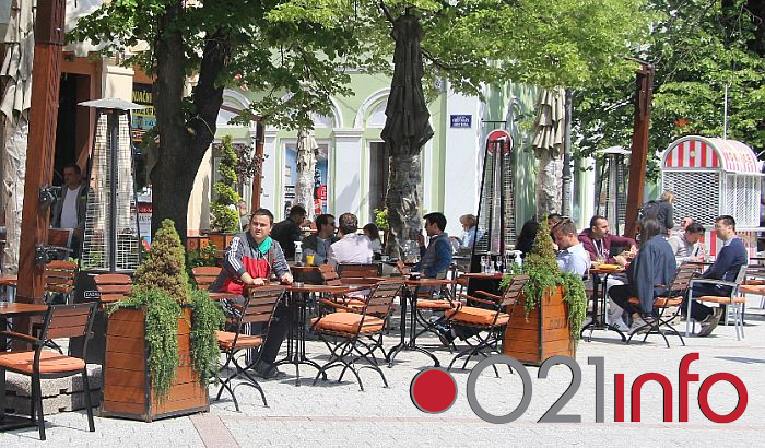 Vučić ne isključuje vraćanje mera, moguće ograničenje rada kafića